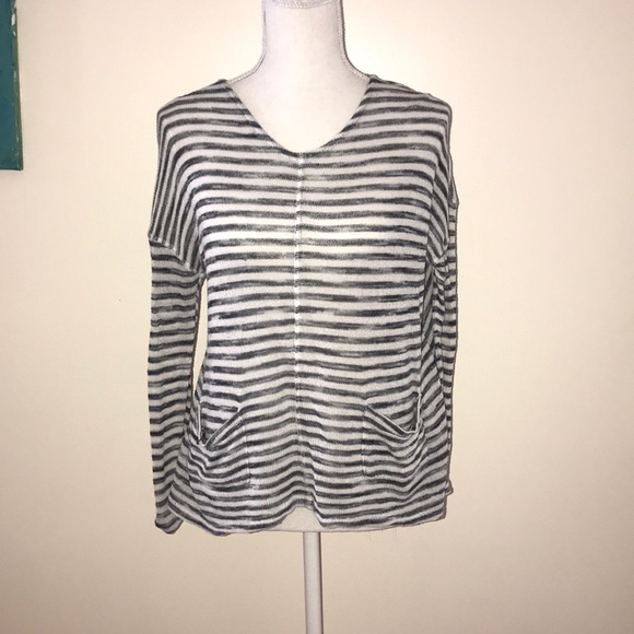 Cute top - Picture 2 of 2